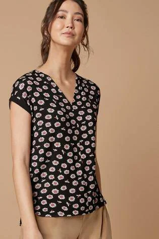 Black Floral V-Neck Boxy T-Shirt-- Hooded Caped Shawl Collar
