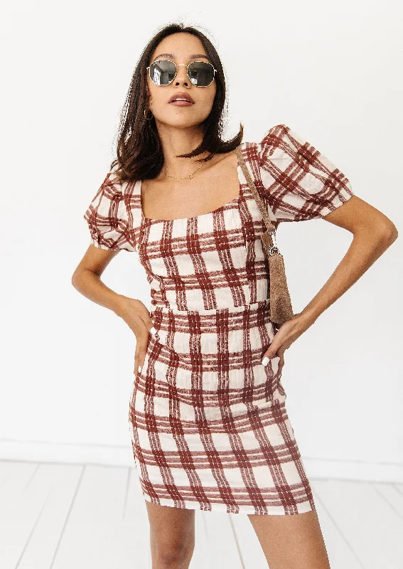 Manhattan Street Mini Dress Fashionable Lace-Trim Mini Dress