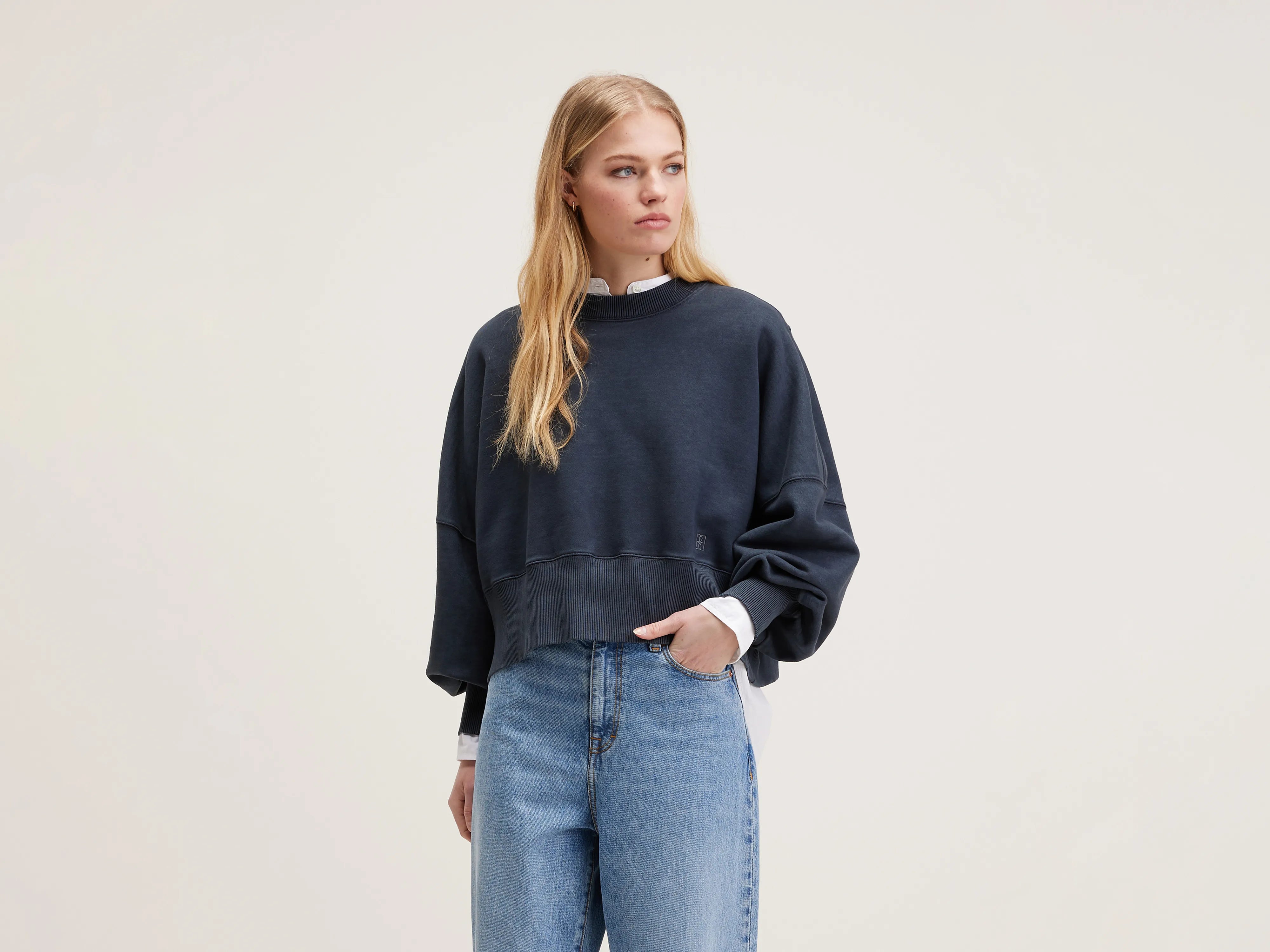 Salva cropped sweatshirt (242 / W / BLACK BEAUTY) Hoodie with Earth Tones Natural Calm Salva cropped sweatshirt (242 / W / BLACK BEAUTY) Hoodie with Earth Tones Natural Calm