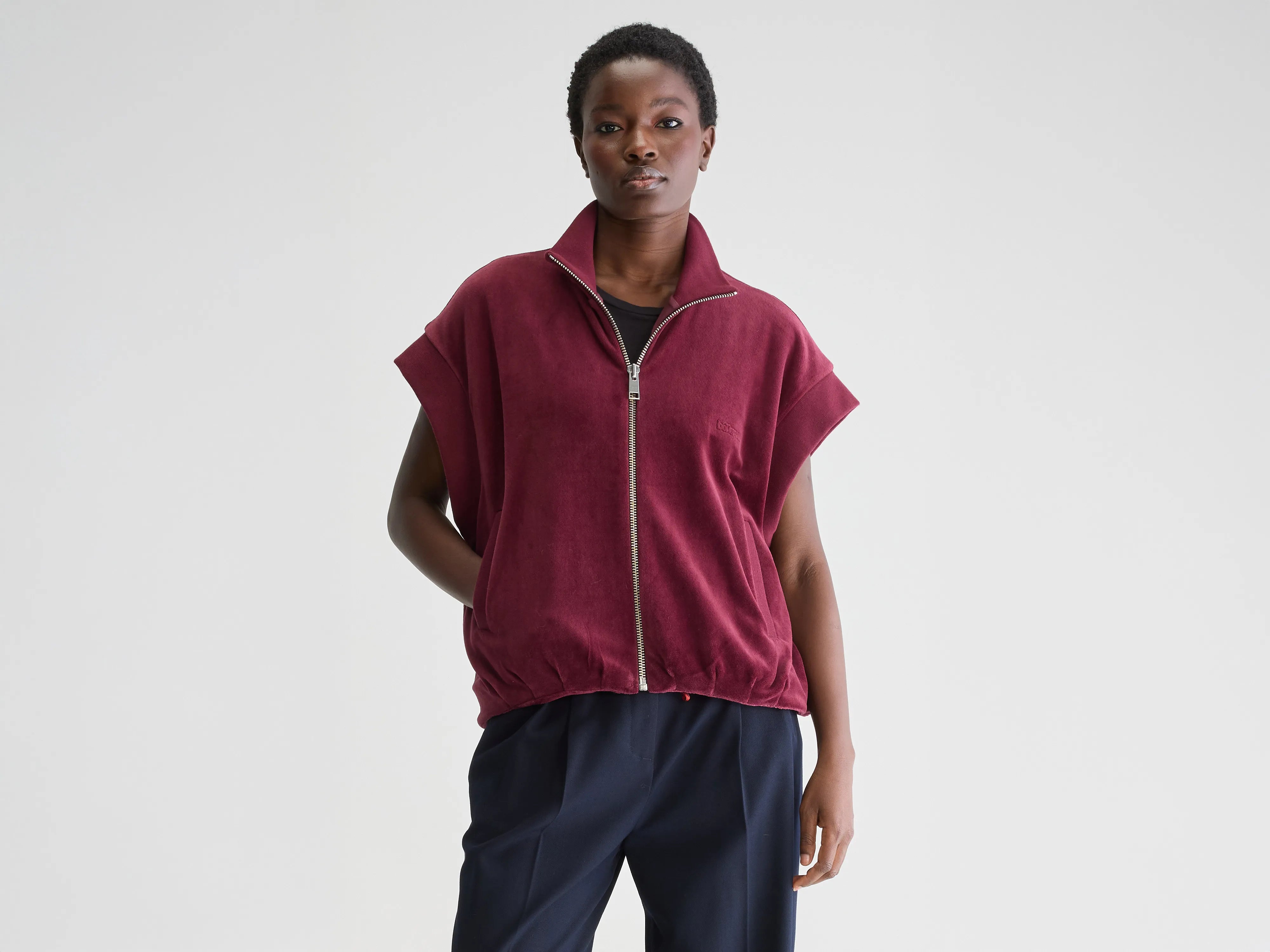 Tallos sleeveless sweatshirt (251 / W / BORDEAUX) Hoodie with Emblem Brand Identity